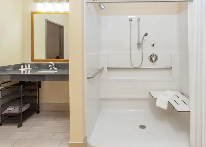 Baymont By Wyndham Grand Forks